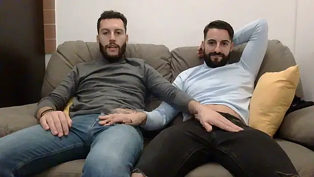 Amicisegreti online show from November 2025 09:15:04 PM