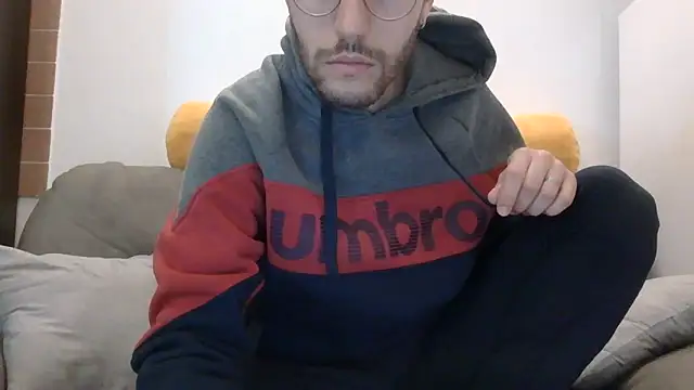 Amicisegreti online show from March 2026 06:24:01 AM