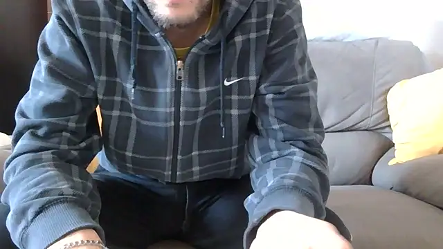 Amicisegreti online show from March 2026 11:01:01 AM