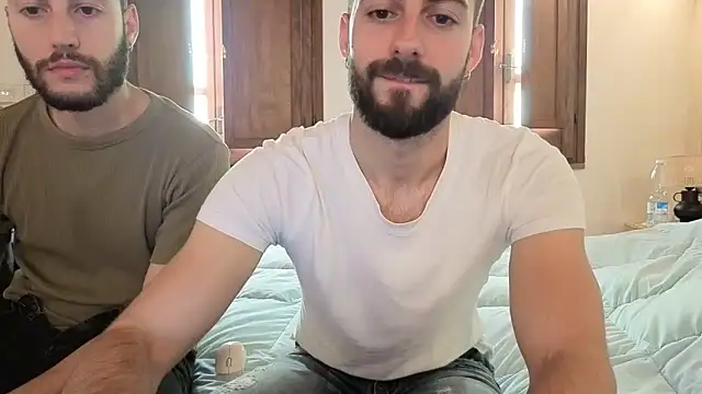 Amicisegreti online show from April 2026 09:45:01 AM