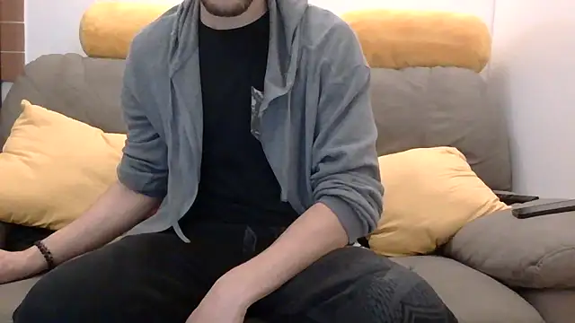 Amicisegreti online show from December 2025 06:28:01 AM