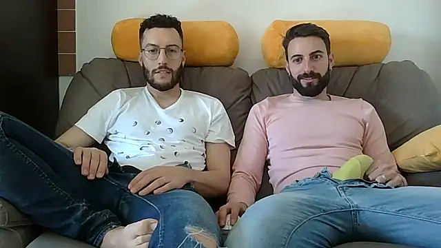 Amicisegreti online show from April 2026 02:29:02 PM