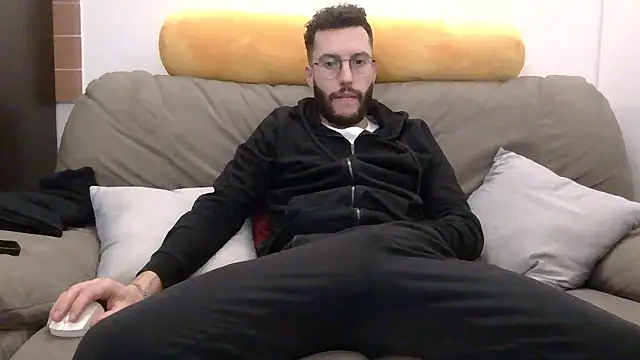 Amicisegreti online show from January 2026 09:29:01 PM