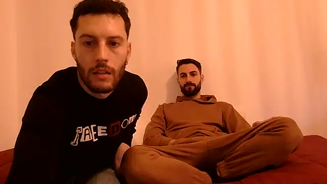 Amicisegreti online show from March 2026 04:19:01 PM