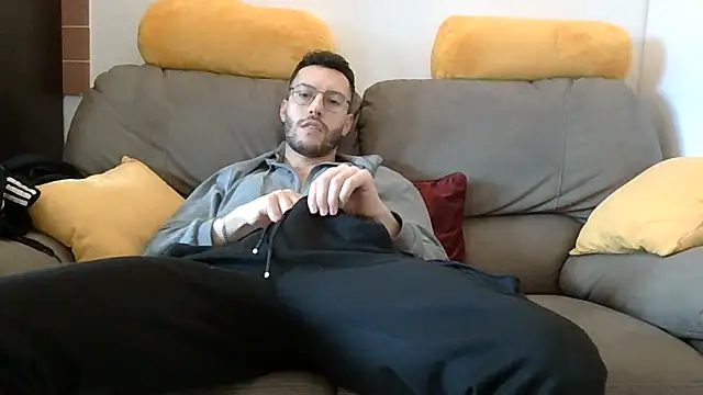 Amicisegreti online show from December 2025 11:12:02 AM