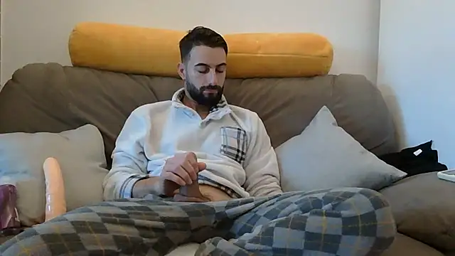 Amicisegreti online show from February 2026 06:37:01 AM