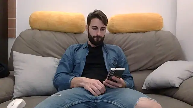 Amicisegreti online show from March 2026 08:37:01 PM