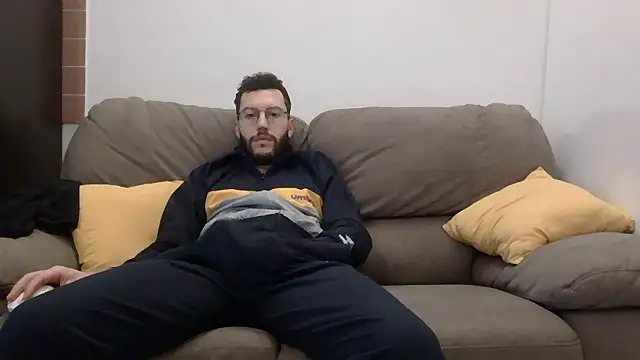 Amicisegreti online show from January 2026 06:39:02 AM