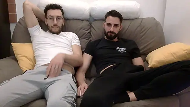 Amicisegreti online show from March 2026 09:24:02 PM