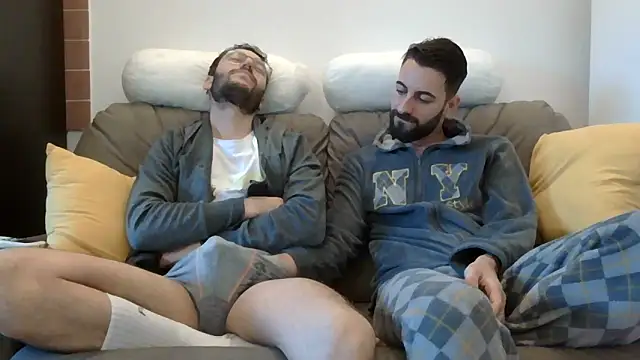 Amicisegreti online show from March 2026 05:42:01 AM