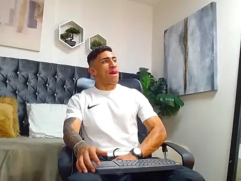 Snapshot of adrian_ray chatting on October 2025 06:09:01 PM adrian ray online show from October 2025 06:09:01 PM