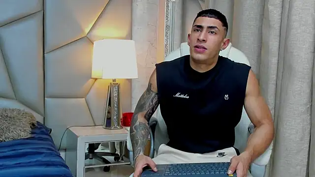 Snapshot of adrian_ray chatting on November 2025 06:35:02 PM adrian ray online show from November 2025 06:35:02 PM