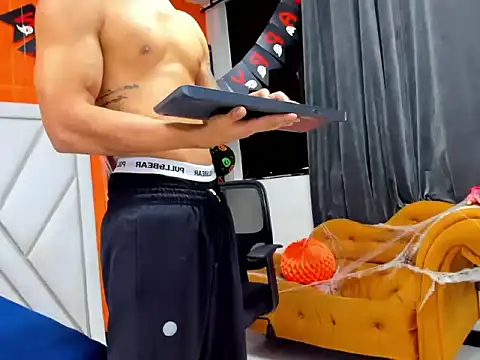 Snapshot of adrian_ray chatting on November 2025 06:33:01 PM adrian ray online show from November 2025 06:33:01 PM