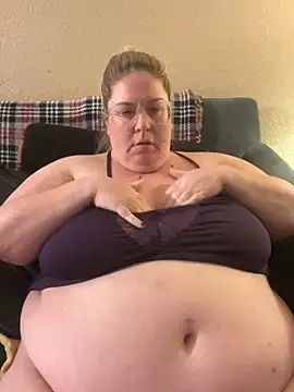 Snapshot of sexymommy1988 chatting on October 2025 02:35:02 AM sexymommy1988 online show from October 2025 02:35:02 AM