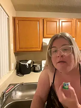 Snapshot of sexymommy1988 chatting on September 2025 02:48:01 AM sexymommy1988 online show from September 2025 02:48:01 AM