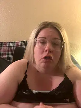 Snapshot of sexymommy1988 chatting on September 2025 05:35:01 AM sexymommy1988 online show from September 2025 05:35:01 AM