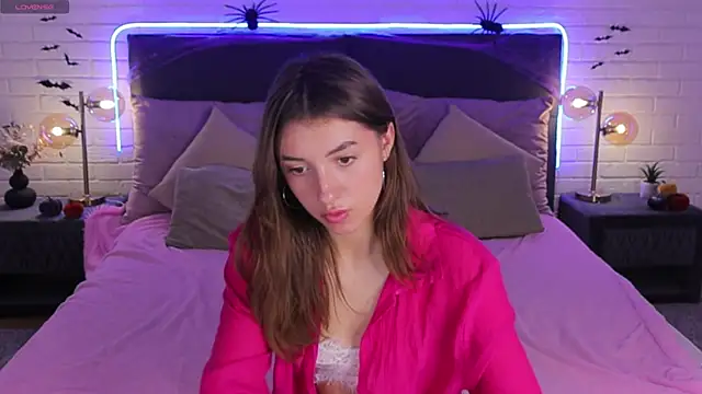 SweetVikki online show from November 2025 01:37:02 PM