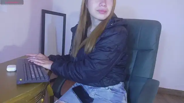 Olivia11  online show from February 2026 01:44:02 PM