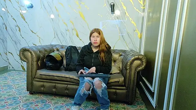 Olivia11  online show from December 2025 10:47:01 AM