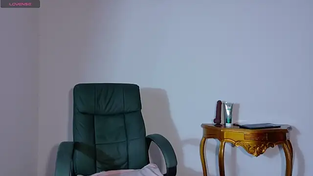 Olivia11  online show from November 2025 12:21:01 PM