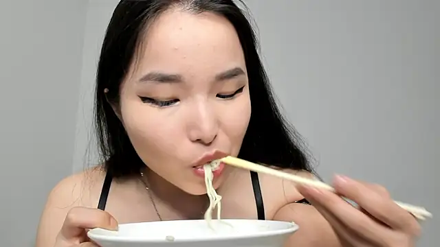 Soyun Mia online show from April 2026 12:23:01 PM