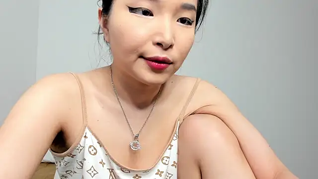 Soyun Mia online show from May 2026 12:20:01 PM