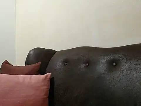 bustylaura4u online show from October 2025 01:28:01 AM