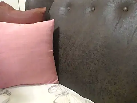 bustylaura4u online show from April 2026 10:24:02 PM