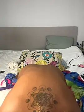 x deluLuz x online show from October 2025 07:18:02 AM