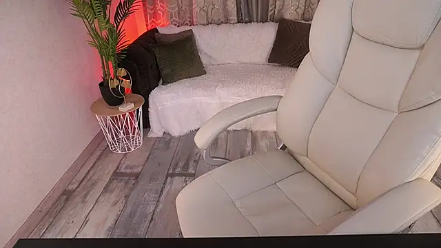 LioraFox online show from March 2026 07:17:01 AM