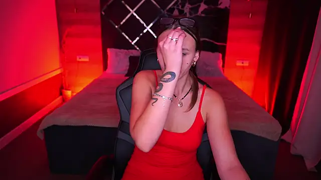 LioraFox online show from September 2025 01:33:01 AM