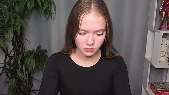 HazelMorris online show from October 2025 12:26:02 PM