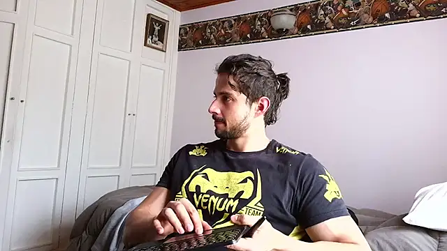 Axel-Cr0ss online show from November 2025 08:34:02 PM