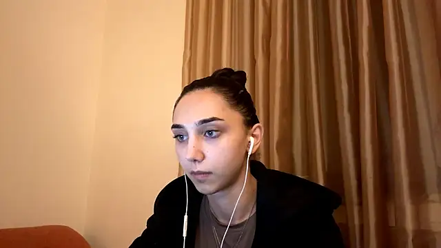 Snapshot of LinaMour chatting on October 2025 10:10:02 PM LinaMour online show from October 2025 10:10:02 PM