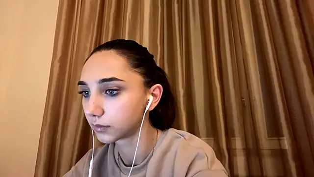 Snapshot of LinaMour chatting on September 2025 11:22:01 PM LinaMour online show from September 2025 11:22:01 PM