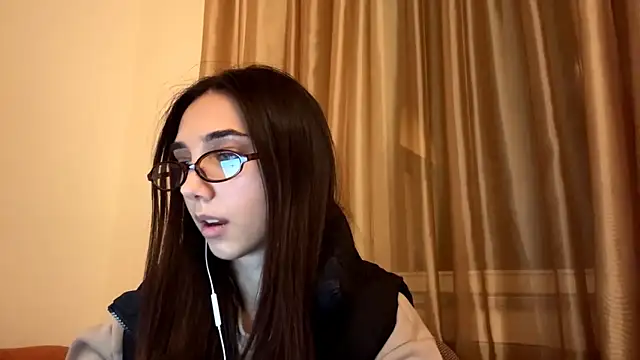 Snapshot of LinaMour chatting on September 2025 10:15:01 PM LinaMour online show from September 2025 10:15:01 PM