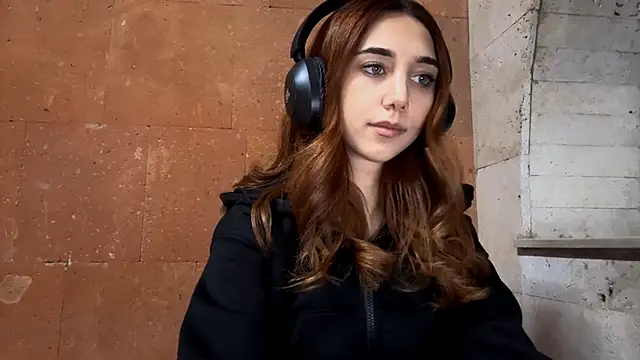 Snapshot of LinaMour chatting on September 2025 10:10:01 PM LinaMour online show from September 2025 10:10:01 PM