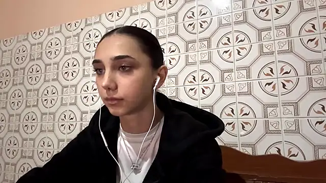 Snapshot of LinaMour chatting on November 2025 10:14:01 PM LinaMour online show from November 2025 10:14:01 PM