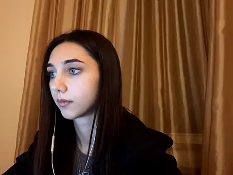 Snapshot of LinaMour chatting on September 2025 11:10:02 PM LinaMour online show from September 2025 11:10:02 PM