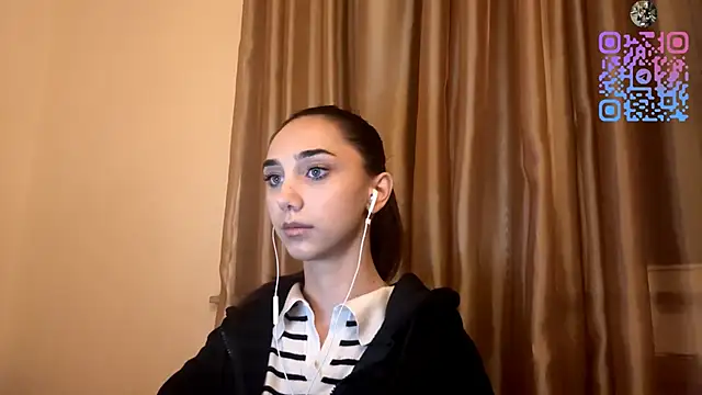 Snapshot of LinaMour chatting on October 2025 10:07:02 PM LinaMour online show from October 2025 10:07:02 PM