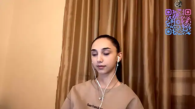 Snapshot of LinaMour chatting on October 2025 10:11:01 PM LinaMour online show from October 2025 10:11:01 PM