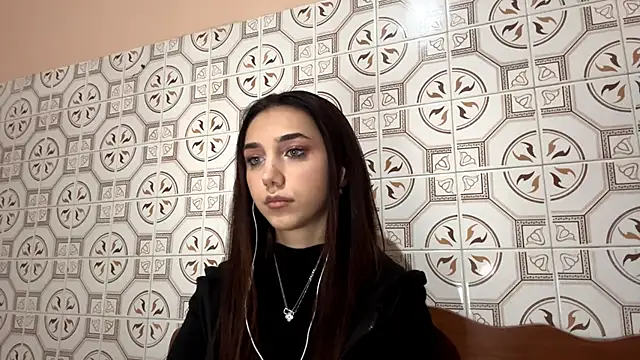 Snapshot of LinaMour chatting on November 2025 10:13:02 PM LinaMour online show from November 2025 10:13:02 PM