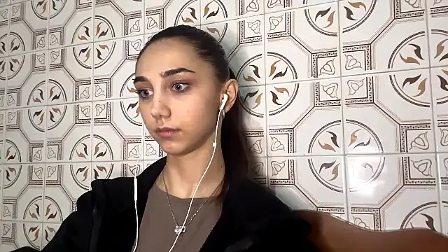 LinaMour online show from November 2025 10:24:02 PM