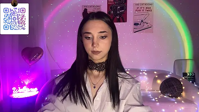 LinaMour online show from April 2026 10:33:01 PM