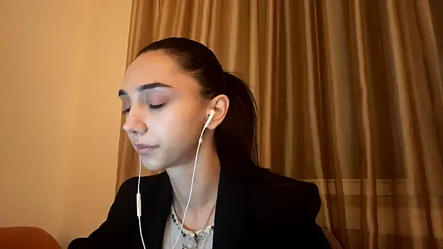 Snapshot of LinaMour chatting on September 2025 10:16:01 PM LinaMour online show from September 2025 10:16:01 PM