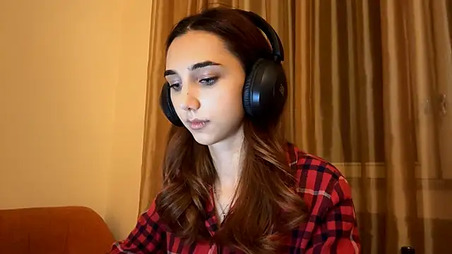 Snapshot of LinaMour chatting on September 2025 10:23:02 PM LinaMour online show from September 2025 10:23:02 PM