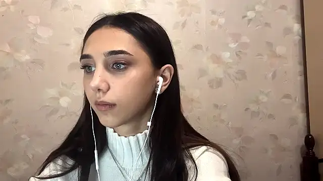 Snapshot of LinaMour chatting on October 2025 10:10:01 PM LinaMour online show from October 2025 10:10:01 PM