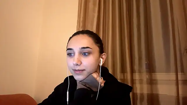 Snapshot of LinaMour chatting on October 2025 10:11:01 PM LinaMour online show from October 2025 10:11:01 PM