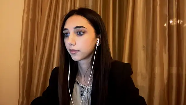 Snapshot of LinaMour chatting on September 2025 10:15:02 PM LinaMour online show from September 2025 10:15:02 PM