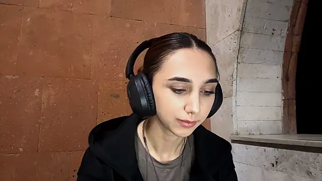 Snapshot of LinaMour chatting on September 2025 10:10:02 PM LinaMour online show from September 2025 10:10:02 PM